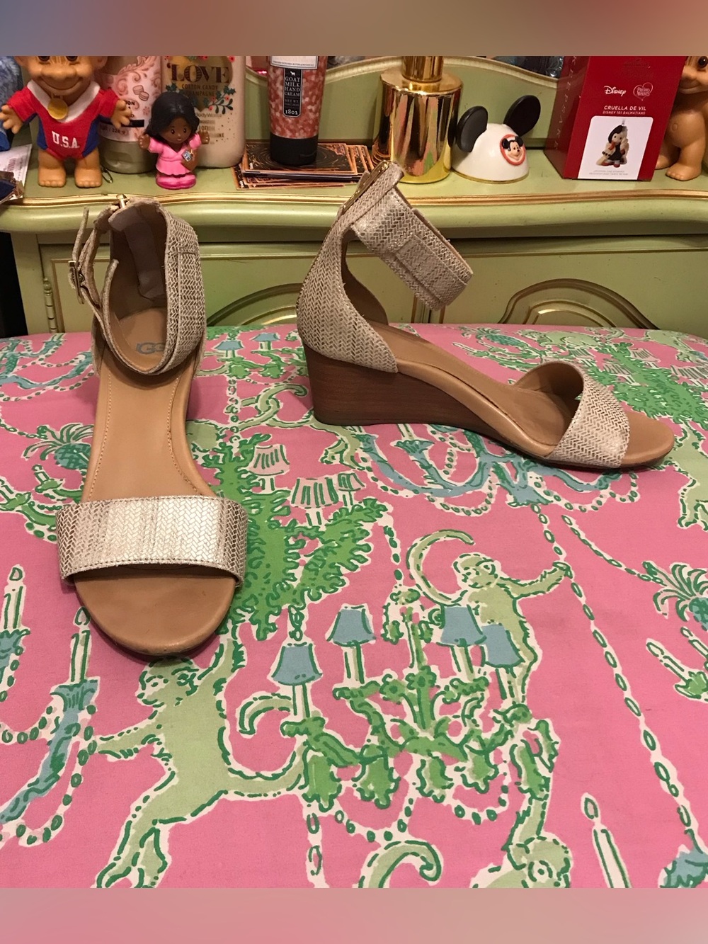 UGG Women’s Char Leather Wedge Metallic Sandals size 7
